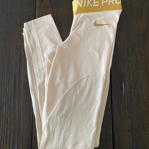 NWT Nike Pro Tight Fit 7/8 Length Training Pant in cream size XS.